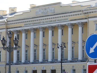 Конституционный суд российской федерации встал на сторону добросовестного покупателя бывшего служебного жилья после признания приватизации данного жилья незаконной по исковому заявлению прокуратуры